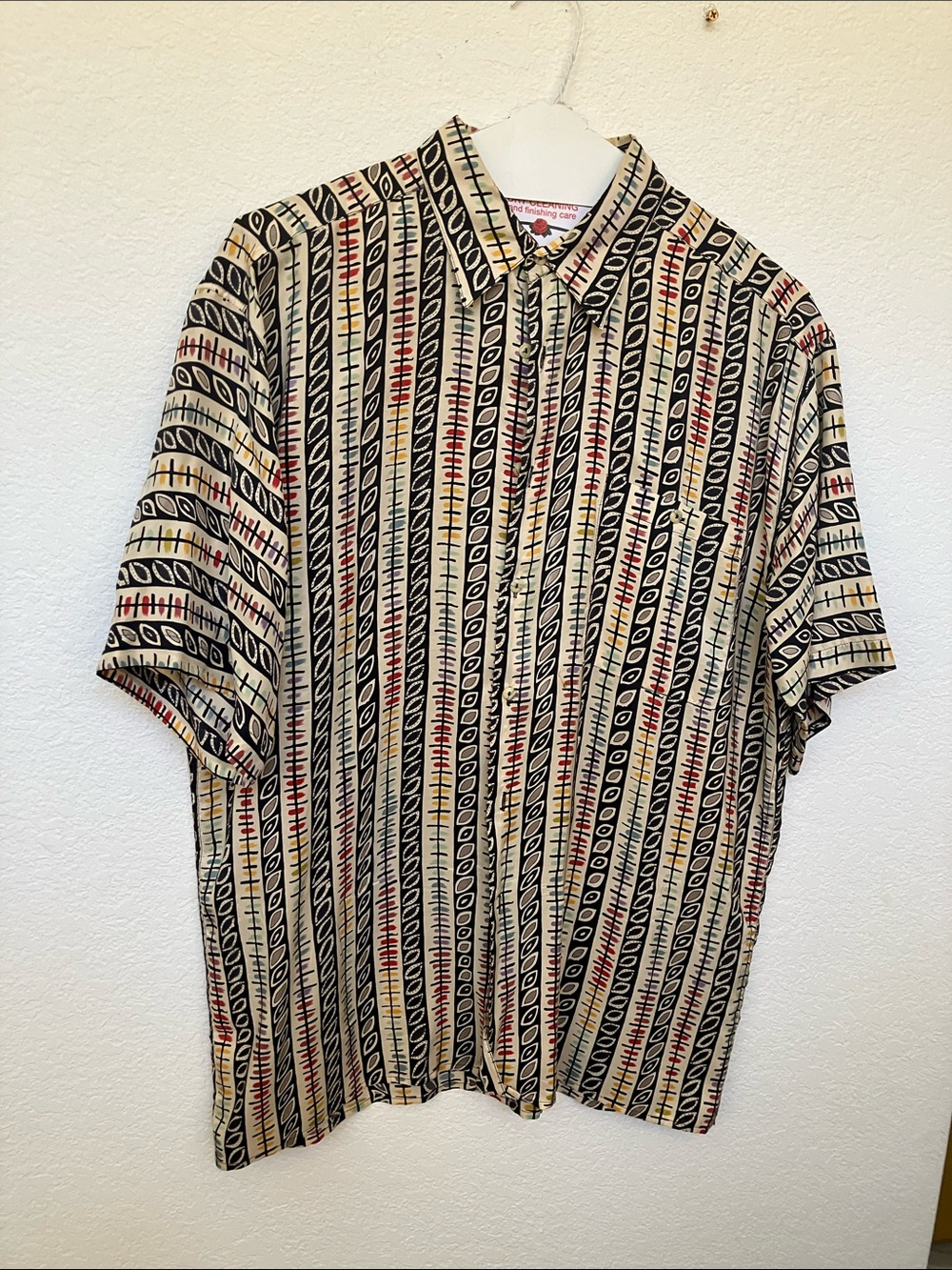 Casual Short-Sleeve Button-Down Shirt in Cream with Black & Red Stripe Pattern